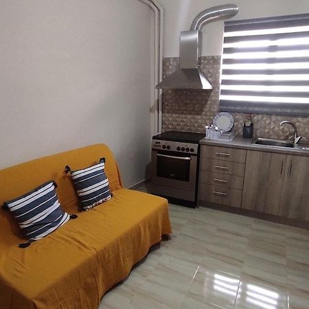Cosy Apartment In Relaxed Neighbourhood Amarynthos Extérieur photo