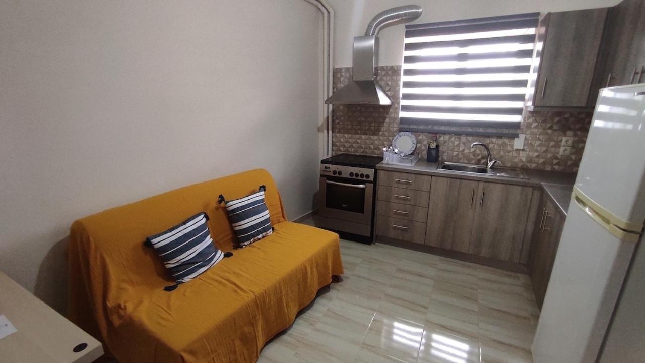 Cosy Apartment In Relaxed Neighbourhood Amarynthos Extérieur photo