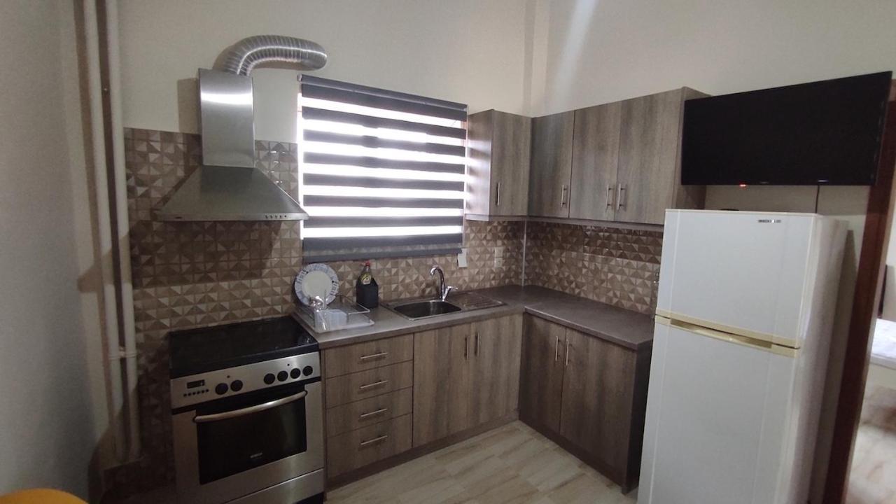 Cosy Apartment In Relaxed Neighbourhood Amarynthos Extérieur photo